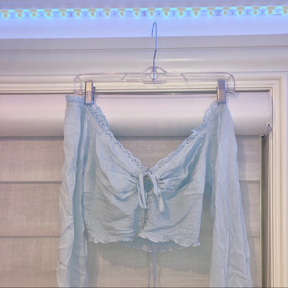 La hearts off the shoulder top light blue 🐋